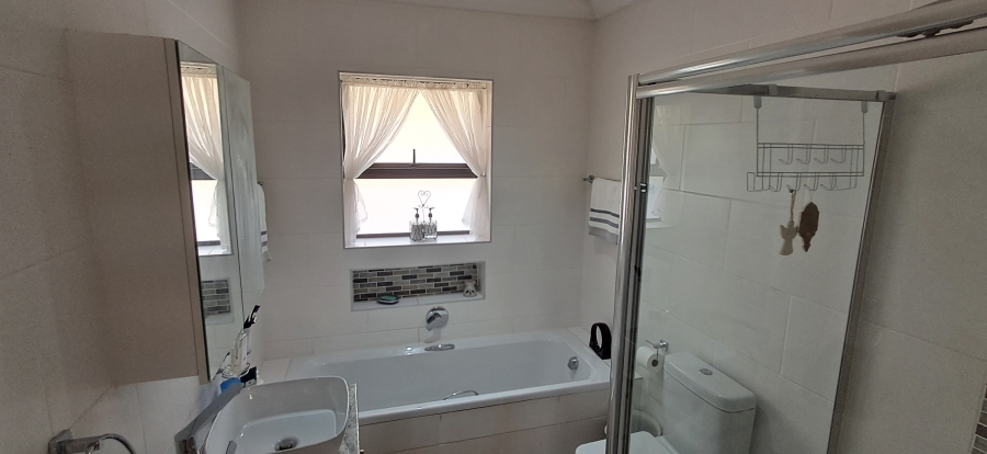 3 Bedroom Property for Sale in Wavecrest Eastern Cape